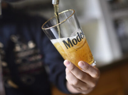 NEW YORK, NY - OCTOBER 14: Modelo serves beer to patrons during the Food Network & Cooking Channel New York City Wine & Food Festival Presented By Capital One ñ Oyster Bash Presented By Barnegat Oyster Collective Sponsored By Modelo Hosted By Josh Capon at The Biergarten at The Standard …