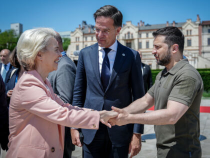 01 June 2023, Moldova, Bulboaca: Ursula von der Leyen (l-r), President of the European Commission, Mark Rutte, Prime Minister of the Netherlands, and Volodymyr Selenskyj, President of Ukraine, attend the European Political Community (EPC) Summit in Moldova. The EPG was established last year on French initiative. Its purpose is to …