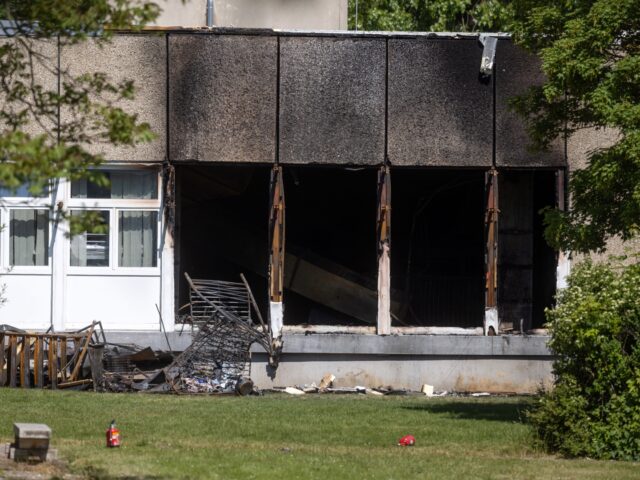 04 June 2023, Thuringia, Apolda: Traces on the facade testify to the fire in a refugee she