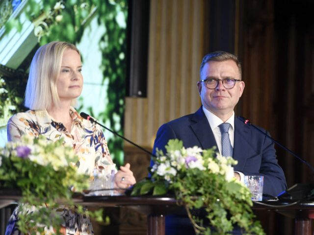 The Finns Party chair Riikka Purra (L), National Coalition Party chair PM-designate Petter