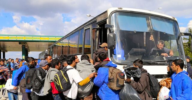 EU Summit to Decide Cash Penalty for Nations Not Taking Migrants Rules