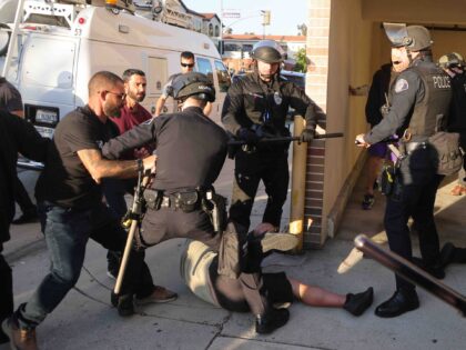 Glendale brawl 1 (David Swanson / AFP / Getty)