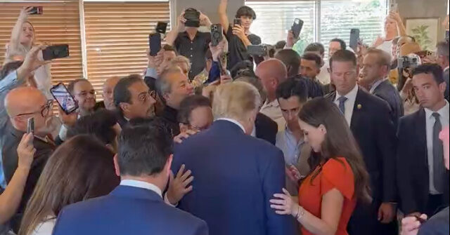 Cubans Sing 'Happy Birthday,' Pray with Trump During Post-Court Stop at Café