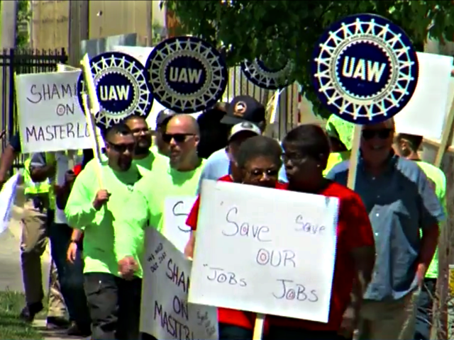 Wisconsin Workers Protest Master Lock Outsourcing Their Jobs - Vimarsana News