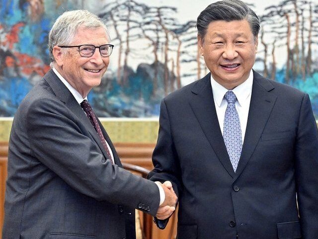 In this photo released by China's Xinhua News Agency, Bill Gates, left, meets with Chinese