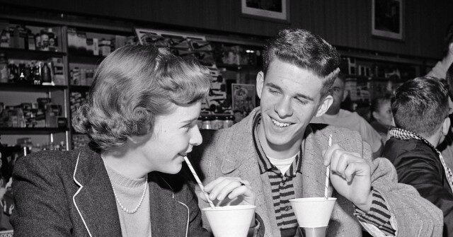 Tennessee High School Sweethearts Wed After 63 Years Apart
