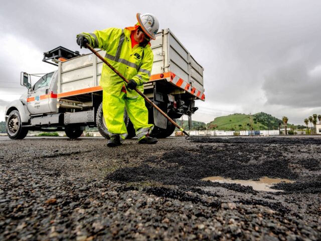 Pomona, CA - March 22: Pomona, CA - March 22: A CalTrans worker repairs potholes that caused multiple flat tires overnight and forced the closure in both directions on the 71 Freeway near Holt Ave. in Pomona on Wednesday, March 22, 2023. (Photo by Watchara Phomicinda/MediaNews Group/The Press-Enterprise via Getty …