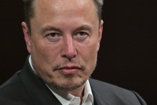 Elon Musk defended his decision to allow right-wing conspiracy theorists to return to Twit