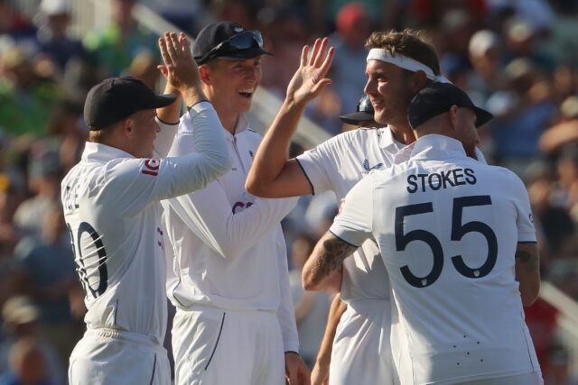 Key strike - England's Stuart Broad (2R) celebrates with teammates after dismissing Austra