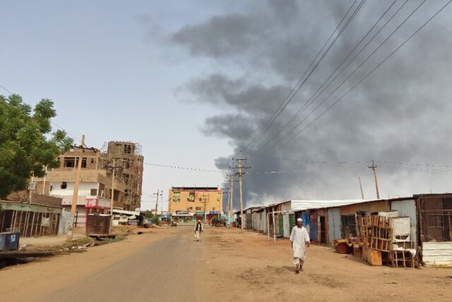 Smoke billows over Khartoum earlier this week as fighting between troops and paramilitarie