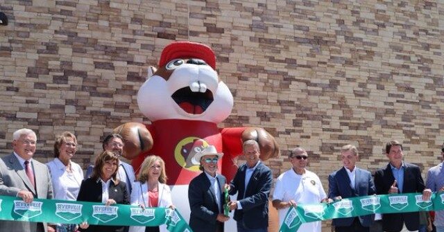 VIDEO: World's Largest Gas Station Opening Thrills Crowds in Tennessee
