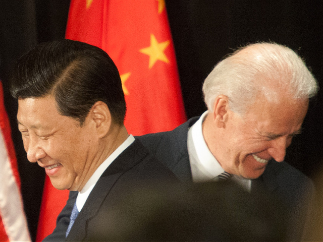 Chinese Vice President Xi Jinping and U.S. Vice President Joe Biden at a luncheon hosted by the Mayor's office. (Photo by Tim Rue/Corbis via Getty Images)