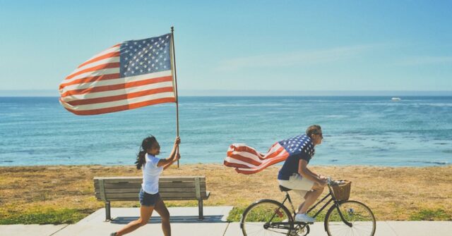 NextImg:Poll: Majority of Americans Say July 4 is Among 'Most Important Holidays'