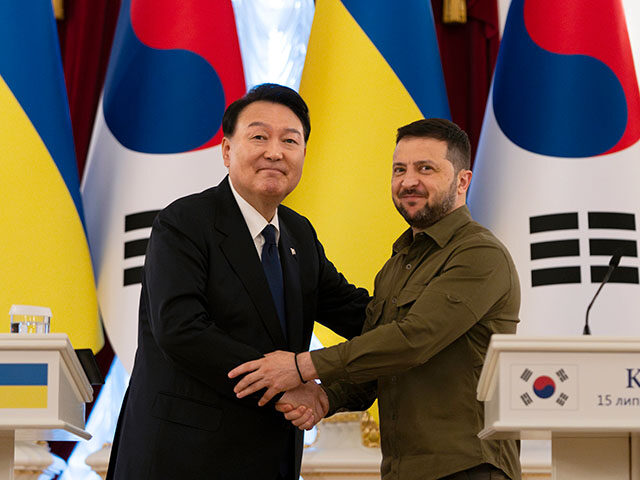 South Korean President Yoon Suk Yeol, left, and Ukrainian President Volodymyr Zelenskyy st