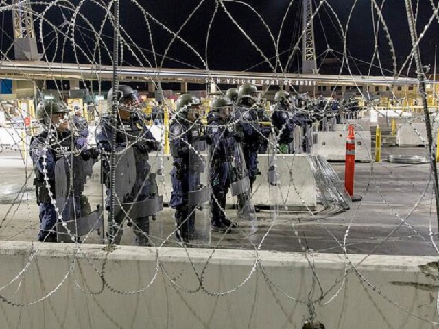 EXCLUSIVE: Migrant Rush Forces International Bridge Closures in Texas - Vimarsana News
