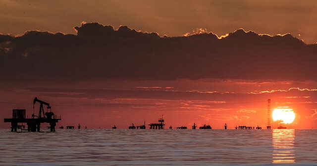 Scientists: Socialist Oil Spills Leave Venezuela’s Largest Lake Teeming with Toxins