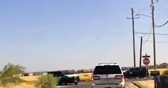 Teenage Driver Arrested After High-Speed Pursuit, Alleged Smuggling of Migrants near Border in Texas