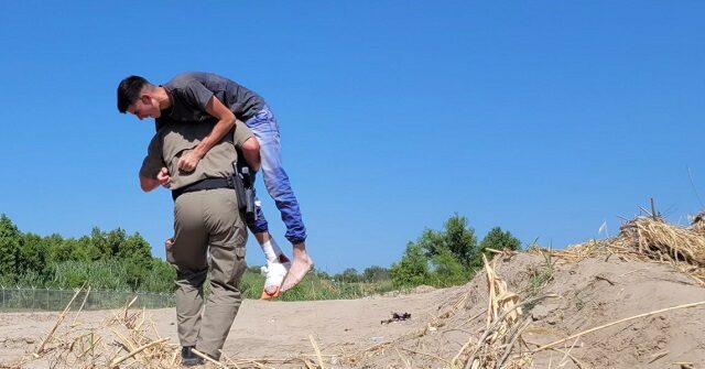 Texas Trooper Rescues Injured Migrant Teen from Border River