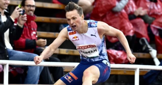 Olympic Champion Boos Protesters who Knelt on the Track Near the Finish Line of His Race