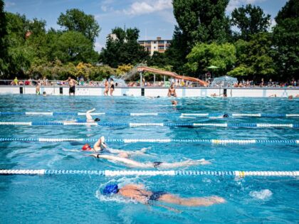 11 June 2023, Berlin: Visitors swim in the swimmer's pool at the Kreuzberg - Prinzenb