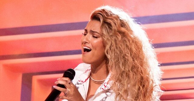 Singer Tori Kelly Breaks Silence on Medical Emergency, Shares Bible Verse: 'I Can Feel Your Prayers'