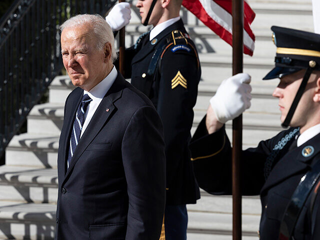 U.S. President Joe Biden waits for the arrival of Japanese Prime Minister Kishida Fumio at