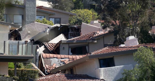 PHOTOS: 10 Los Angeles Homes Fall into Canyon in Landslide