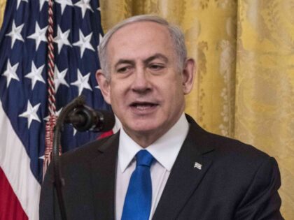 Netanyahu American flag (Sarah Silbiger / Getty)