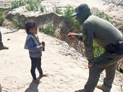 Texas DPS Trooper Finds 5-Year-Old Honduran Migrant near Border. (Texas Department of Public Safety)