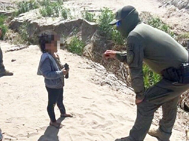 Texas DPS Trooper Finds 5-Year-Old Honduran Migrant near Border. (Texas Department of Publ