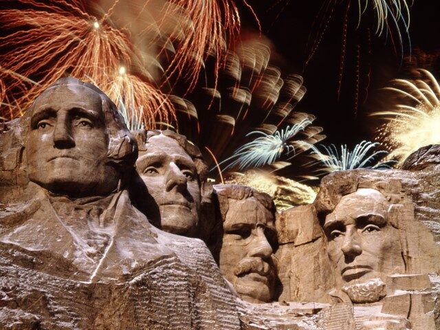 MT. RUSHMORE SOUTH DAKOTA WITH FIREWORKS BACKGROUND (H. Armstrong Roberts/ClassicStock/Get