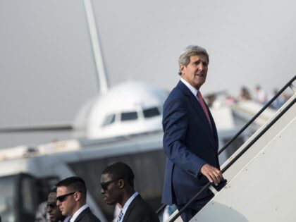 US Secretary of State John Kerry boards his plane at Cairo International Airport on Septem