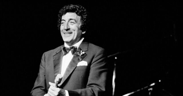 Tony Bennett Grammy Winning Pop Master Adored By Generations Dies At 96 1355