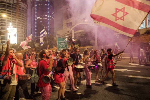 Demonstrators rally in Tel Aviv for the 27th straight week to protest the Israeli governme