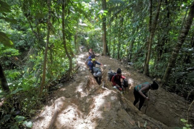 The dense jungle area between Panama and Colombia, known as the Darien Gap, is a treachoro