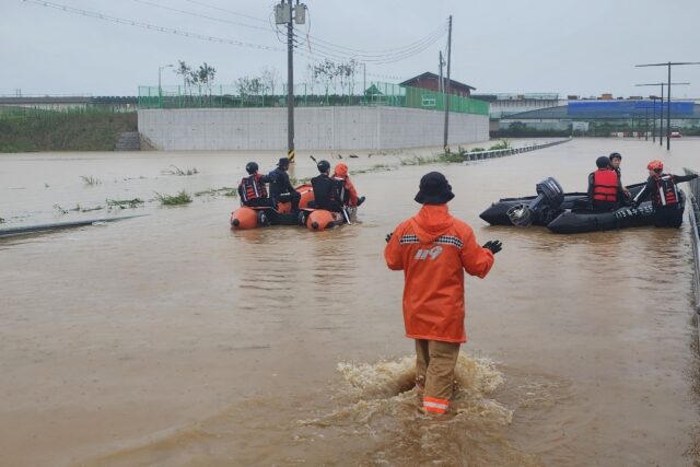 Flooding and landslides caused by heavy rains have killed dozens in South Korea in recent