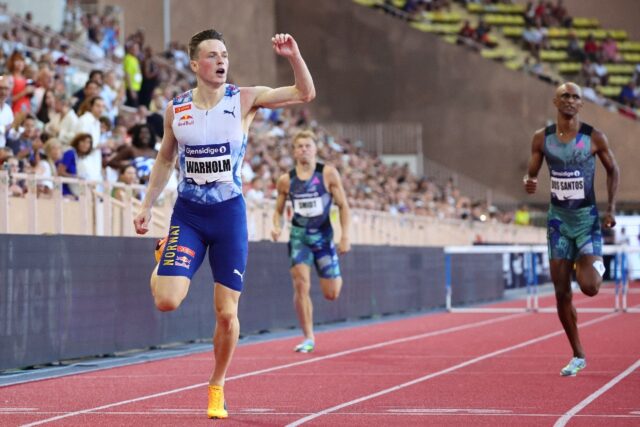 Norway's Karsten Warholm (L) blasted his way to victory in the 400m hurdles at the Diamond