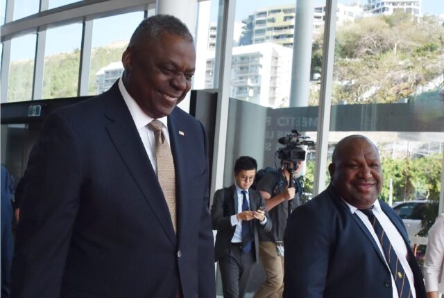 Papua New Guinea Defence Minister Win Bakri Daki (R) and US Secretary of Defense Lloyd Aus