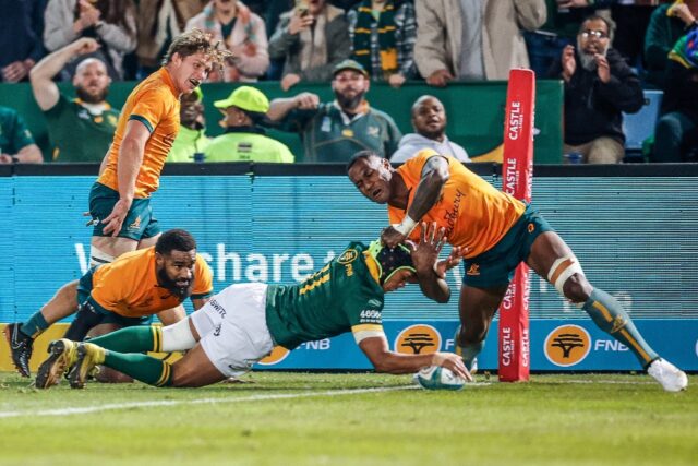 South African wing Kurt-Lee Arendse (C) scores a try against Australia