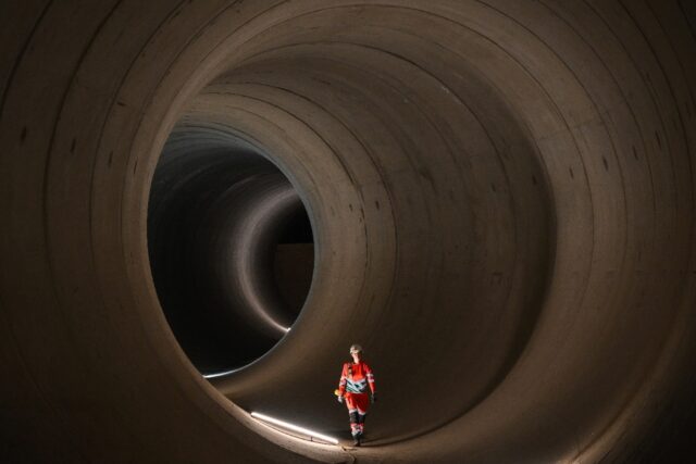 The Thames Tideway super sewer stretches 25 kilometres (15 miles) along the River Thames i