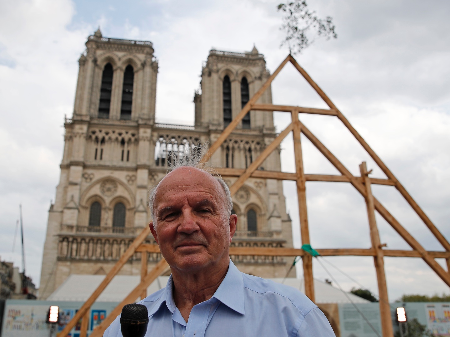 General Overseeing Restoration of Notre Dame Cathedral Dies at 74 - Vimarsana News