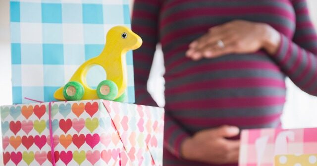 Chicago Church Holds ‘World’s Largest Baby Shower’ for 1,000+ Mothers