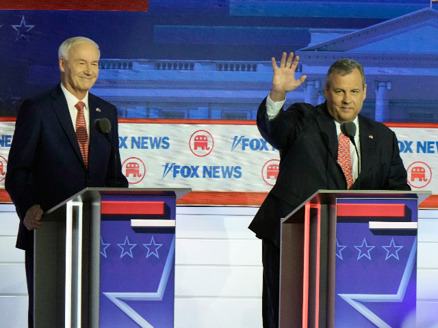 Chris Christie, Asa Hutchinson Booed at GOP Primary Debate - Vimarsana News