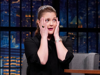LATE NIGHT WITH SETH MEYERS -- Episode 1298 -- Pictured: (l-r) Actress Drew Barrymore duri