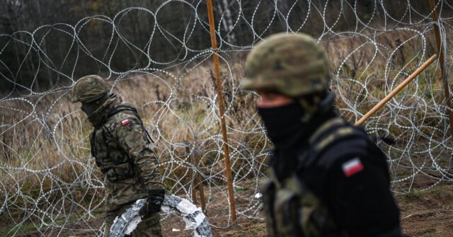 Poland, Baltic States Threaten to Shut Border with Russian Ally Belarus