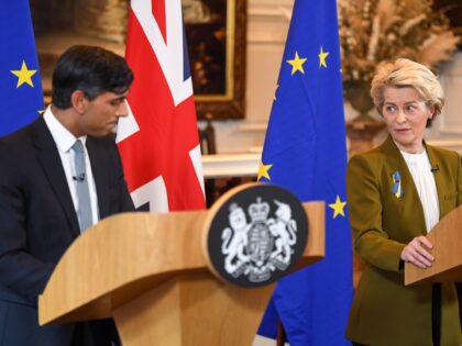Rishi Sunak, UK prime minister, left, and Ursula von der Leyen, president of the European