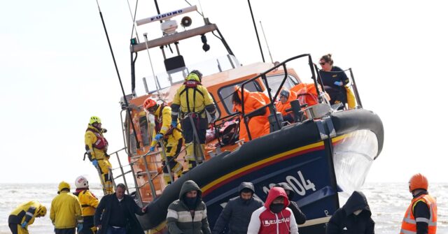 English Channel Migrant Crisis to Last Another Five Years: Govt Doc