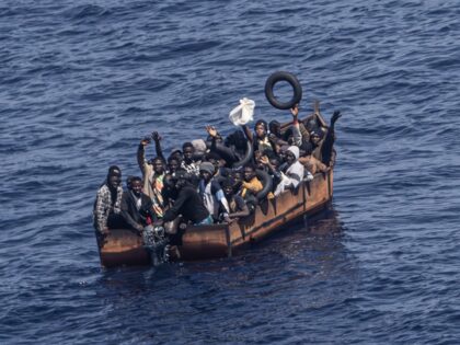 PRODUCTION - 29 June 2023, Italy, Lampedusa: Migrants trying to reach the Italian island o