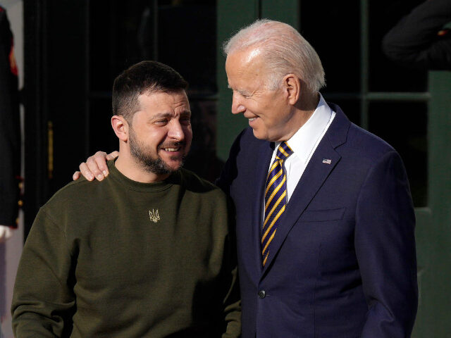 U.S. President Joe Biden (R) welcomes President of Ukraine Volodymyr Zelensky to the White