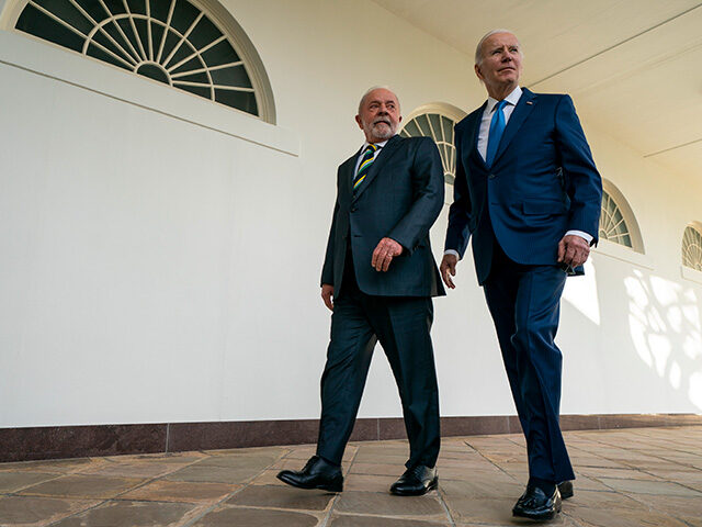U.S. President Joe Biden (R) and Brazil President Luiz Inácio Lula da Silva (L) walk to t